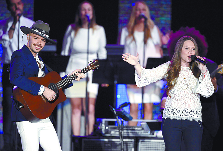 $!Le rinden homenaje al romanticismo