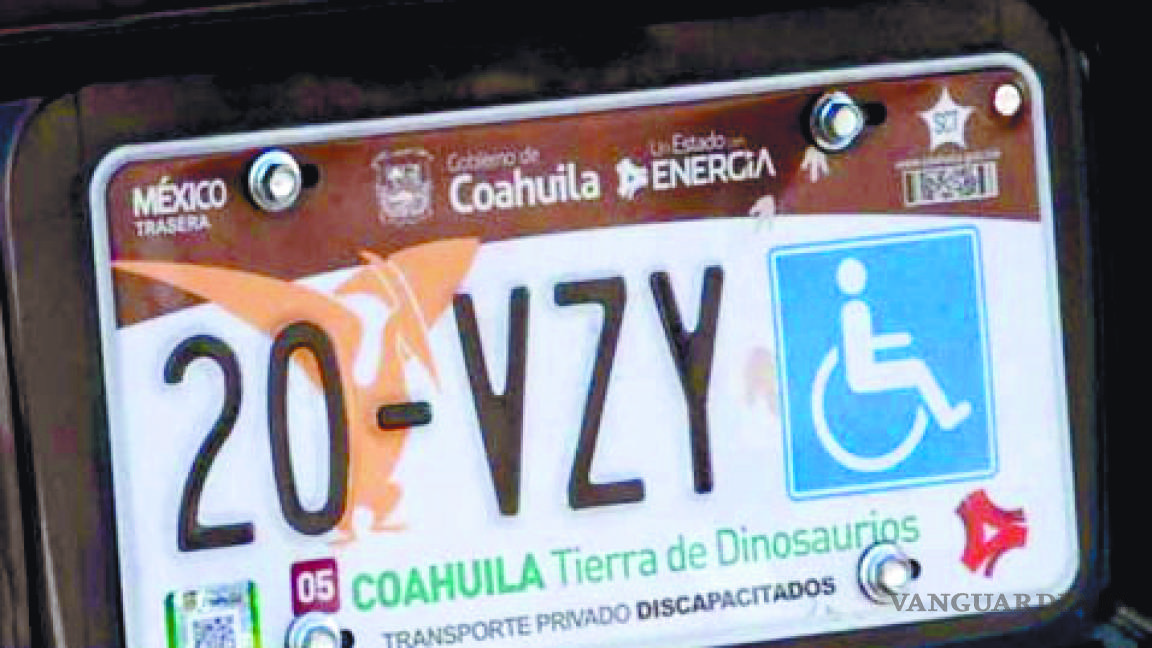 Muertos 'tramitan' placas para discapacitados en Coahuila; identifican 200 laminas a nombre de fallecidos