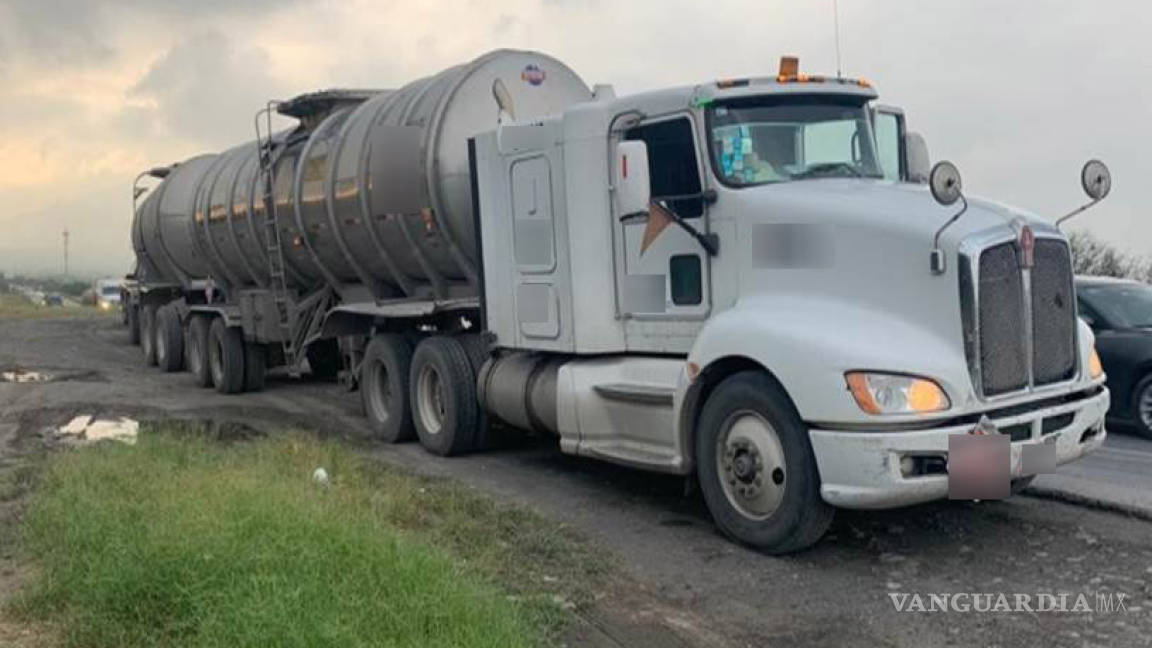 Aseguran 92 mil litros de 'huachicol' en carretera de Nuevo León