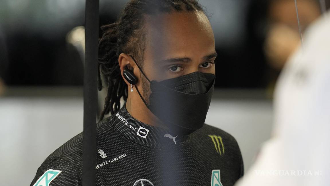 ¡Duro golpe para Mercedes! Lewis Hamilton es descalificado por DRS y Verstappen es multado
