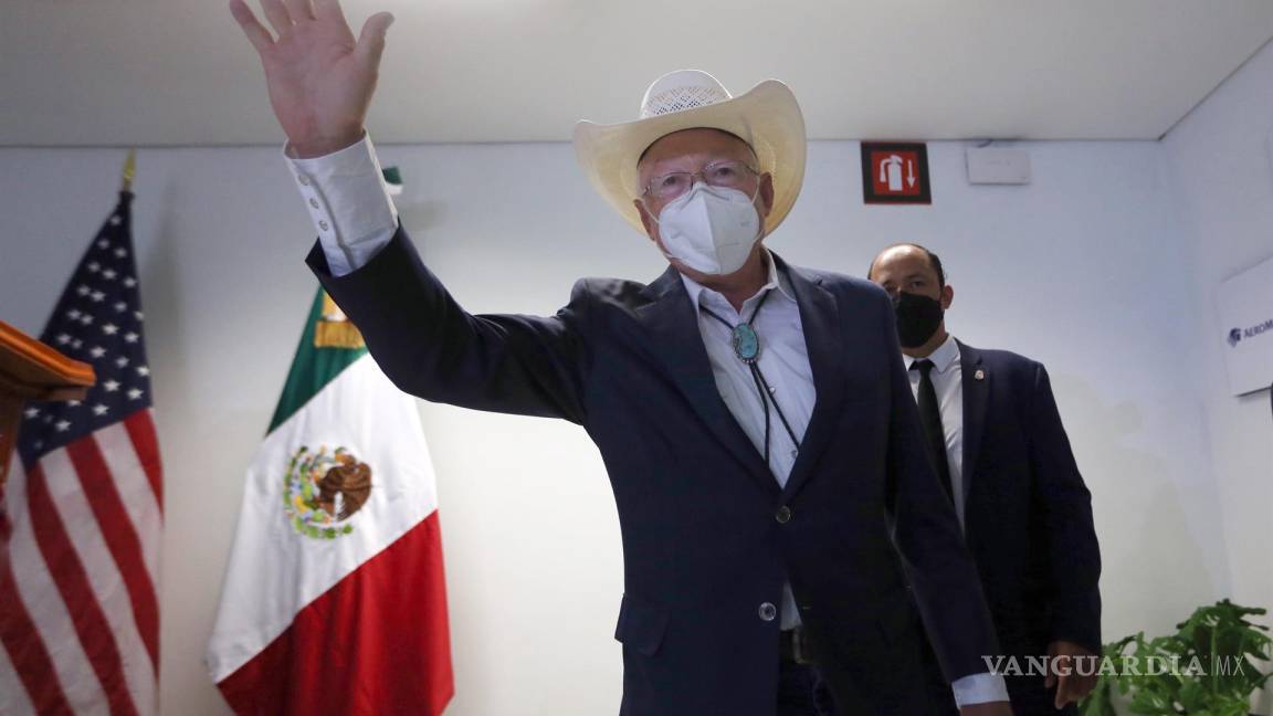 Llega Ken Salazar a embajada de EU en México; migración y COVID encabezan su agenda de trabajo