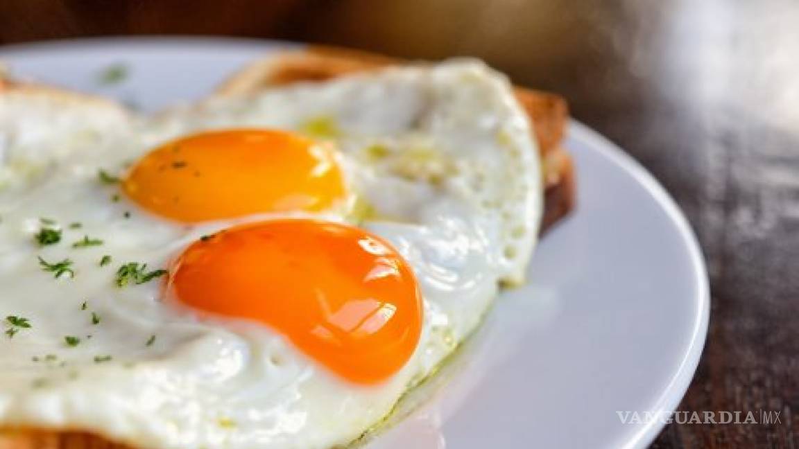 Comer huevo no eleva el colesterol, afirman expertos