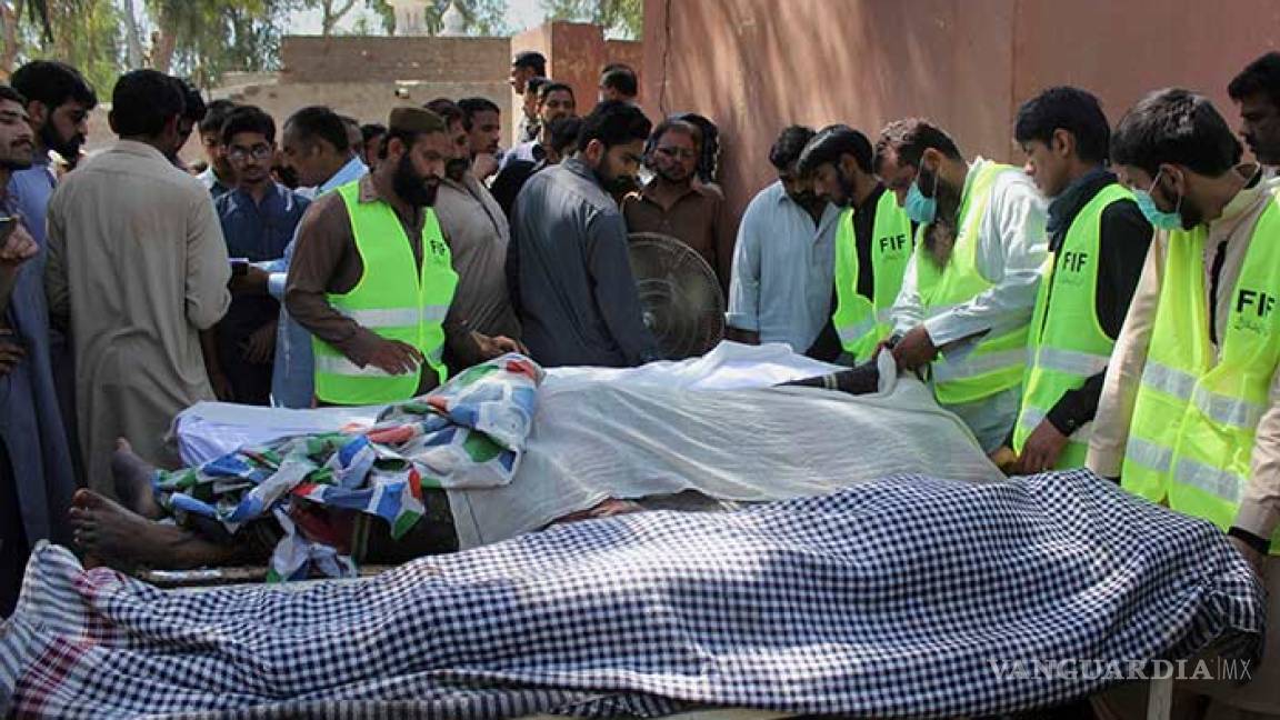 Curandero asesina a 20 personas en Pakistán
