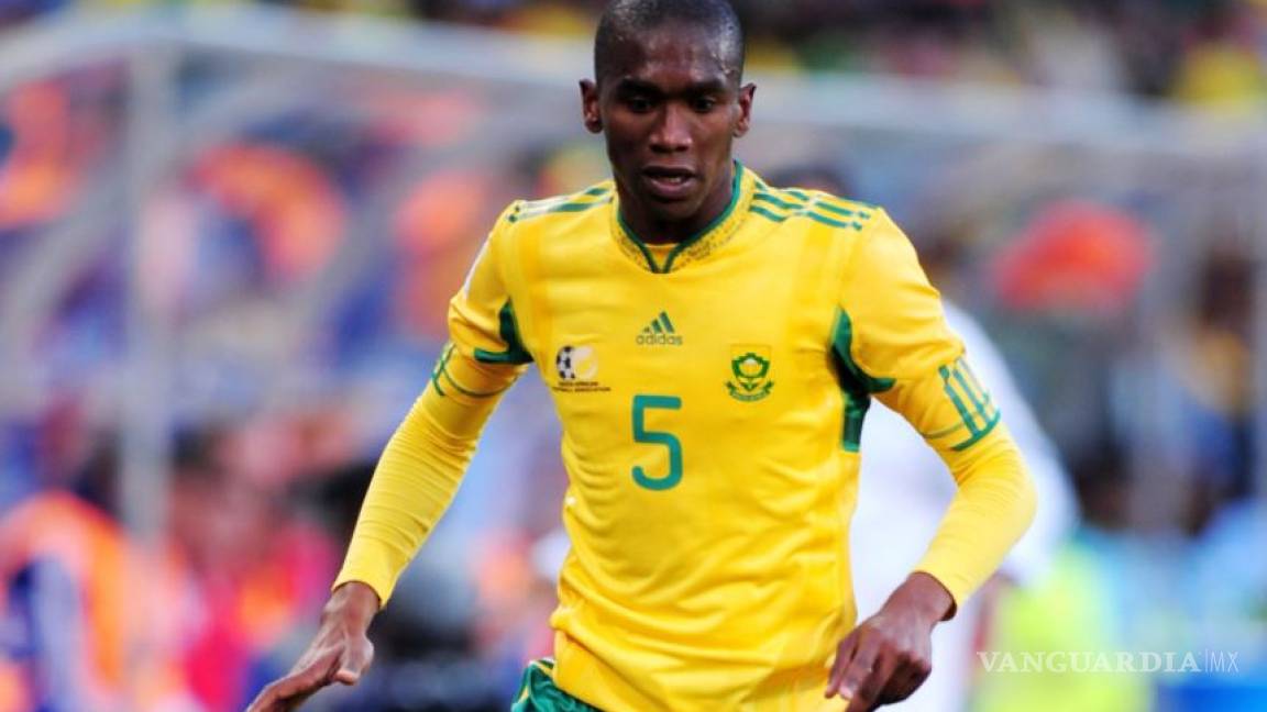 Muere futbolista de Sudáfrica en accidente automovilístico