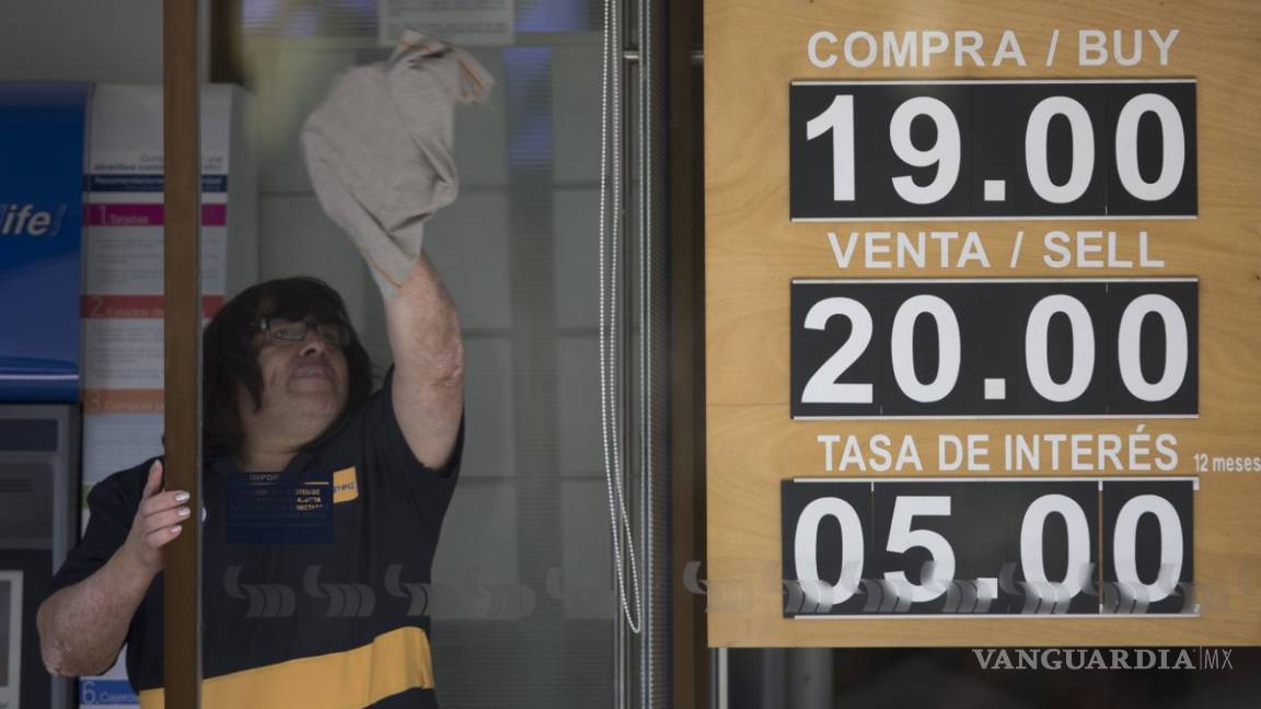 Dólar a 20 pesos sólo afecta psicológicamente a los mexicanos: Hacienda