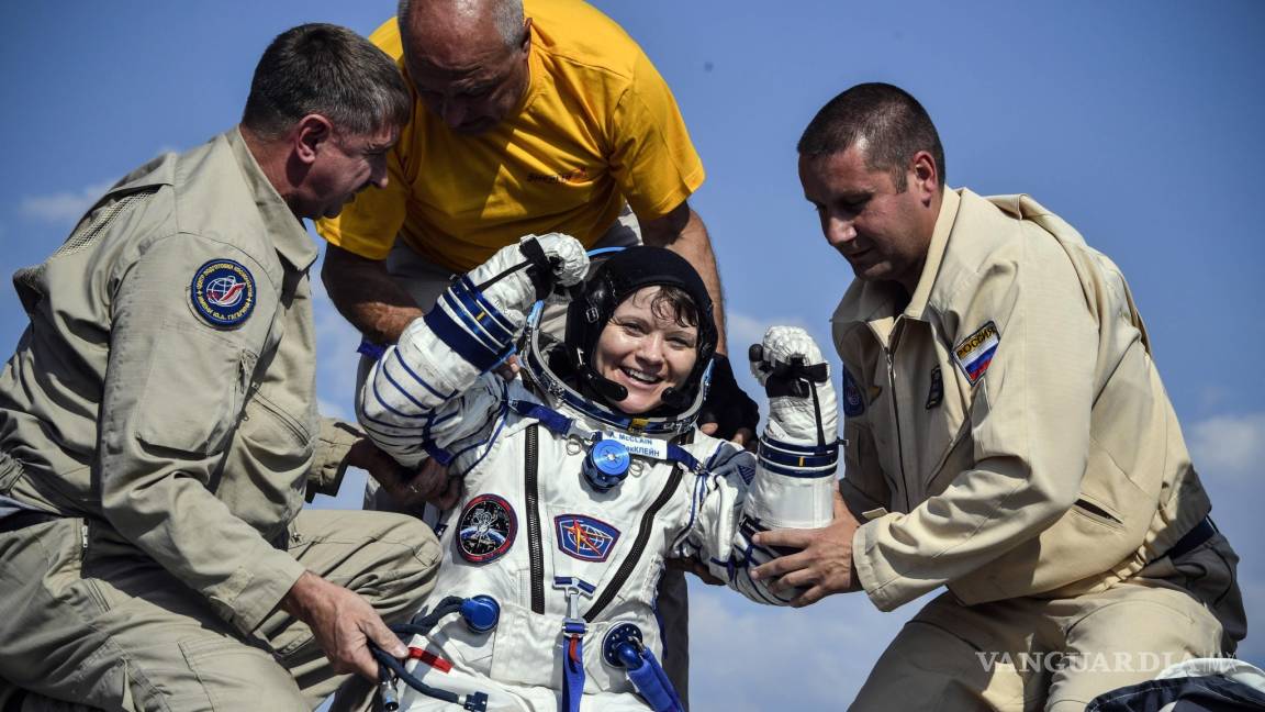 Astronautas de Rusia, Canadá y EU regresan a la Tierra