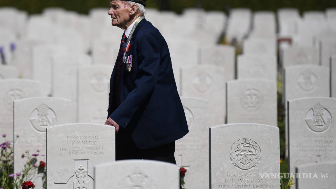 $!Minuto de silencio por los soldados caídos en Normandía