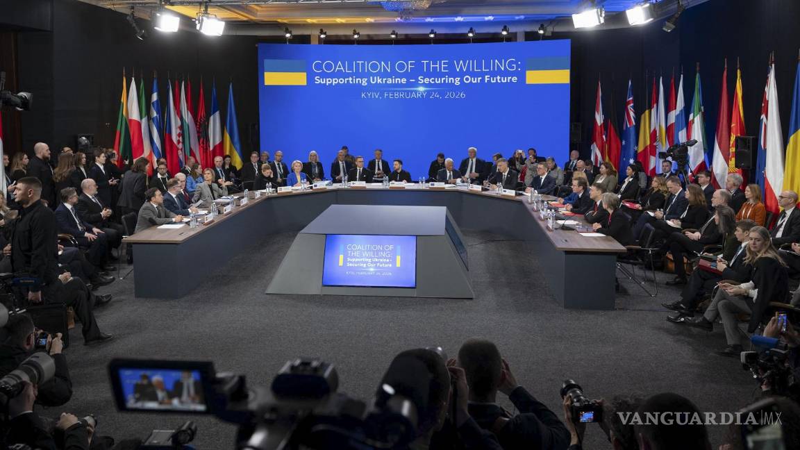 $!La cumbre, que conmemoró el cuarto aniversario de la invasión rusa a gran escala, reunió a 36 representantes, 11 de los cuales viajaron personalmente a KIev.