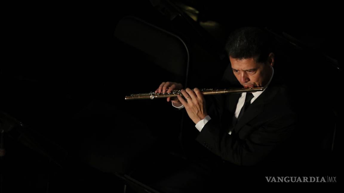 $!FOTOGALERÍA: Palacio de Bellas Artes rinde tributo al príncipe de la canción José José