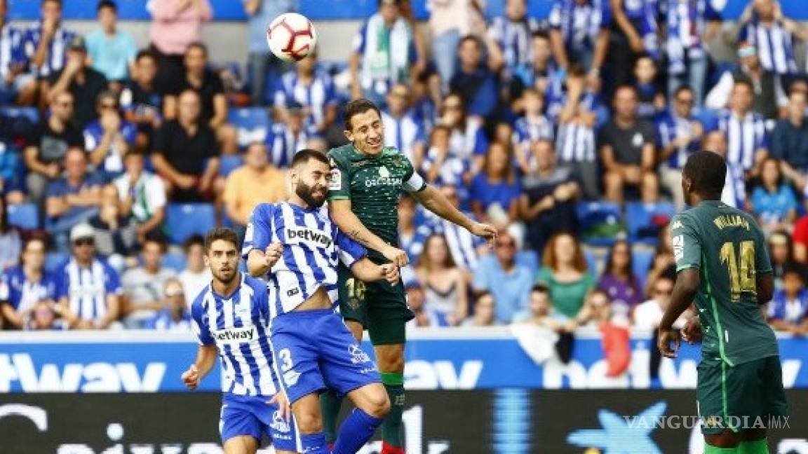 Betis, con Guardado en el campo, firma un 'frío' empate ante el Alavés