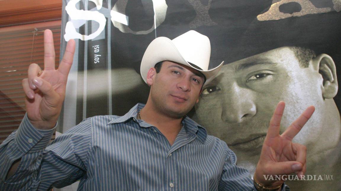 $!MÉXICO D.F. 25NOVIEMBRE2006.- El cantante de música grupera Valentín Elizalde fue ejecutado al terminar su concierto en el palenque de la expo feria de Reynosa. El musico sonorense y dos personas fueron baleados. FOTO ARCHIVO: MOISES PABLO/CUARTOSCURO.COM