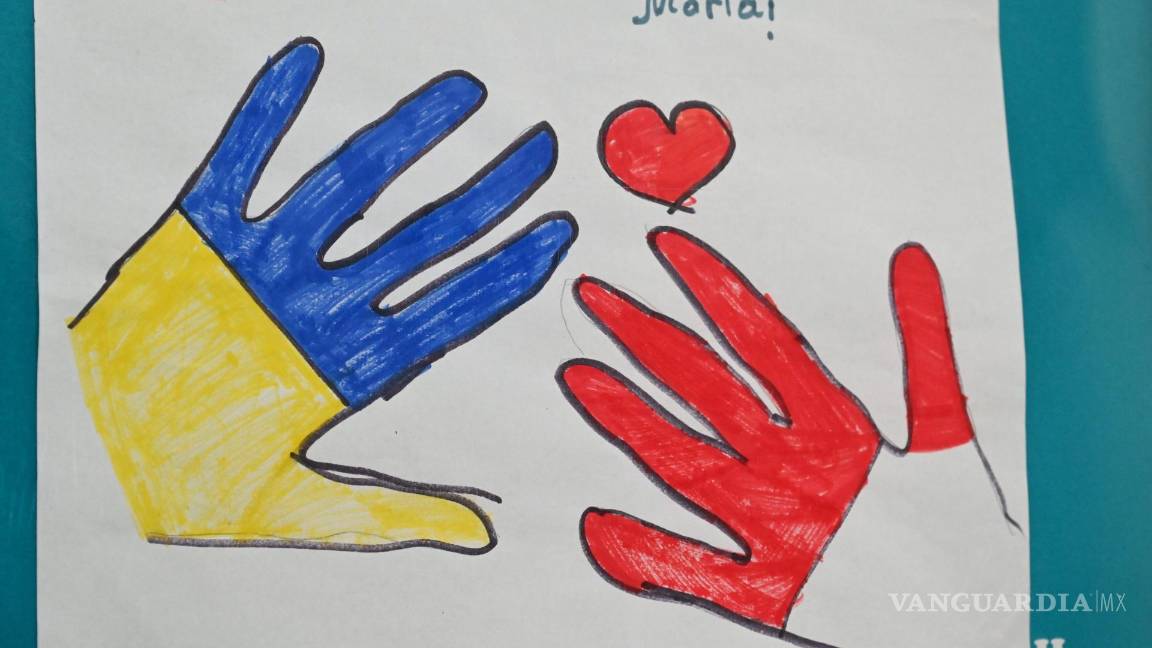 $!“Guerra dibujada con un crayón” se exhibe en el Castillo de los Duques de Pomerania en Szczecin, Polonia.