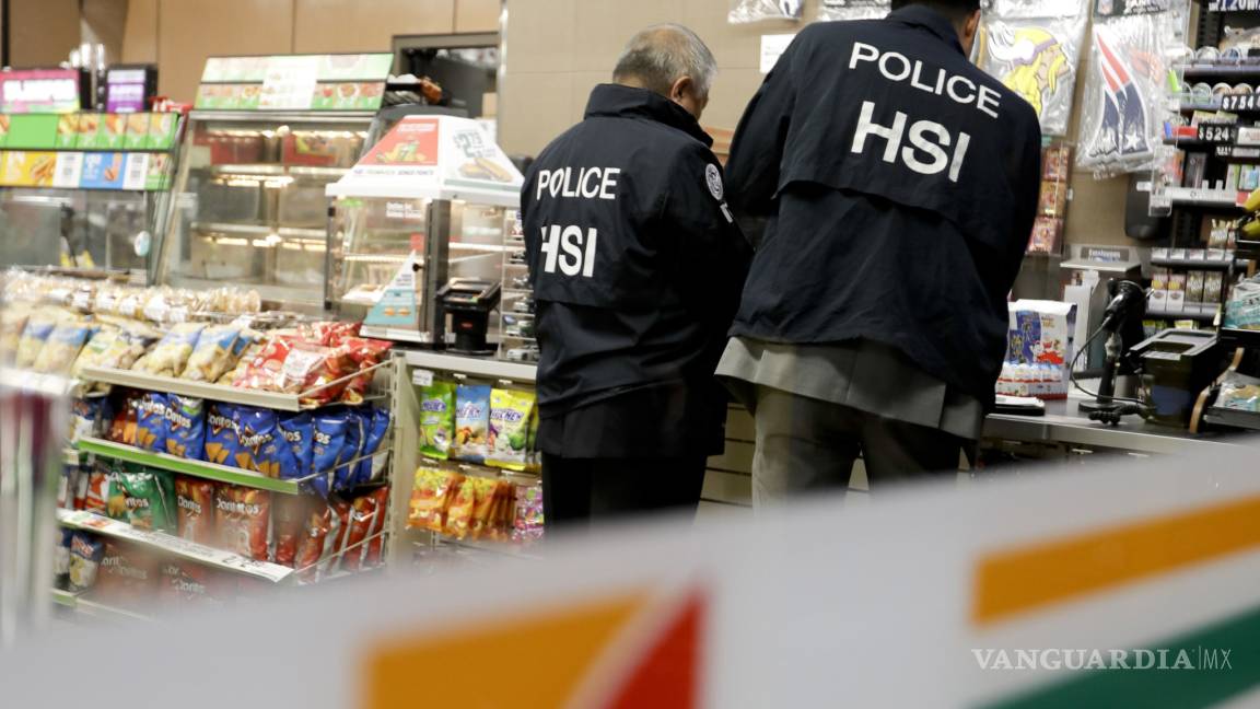 Policía de EU realiza redada en cerca de 100 tiendas 7-Eleven en busca de indocumentados