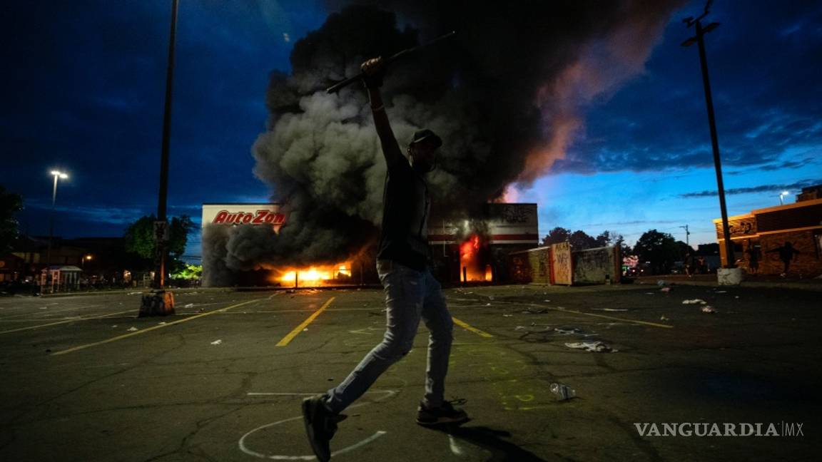 $!Violentas protestas y saqueos en Minneapolis por la muerte de George Floyd por abuso policial (fotos)