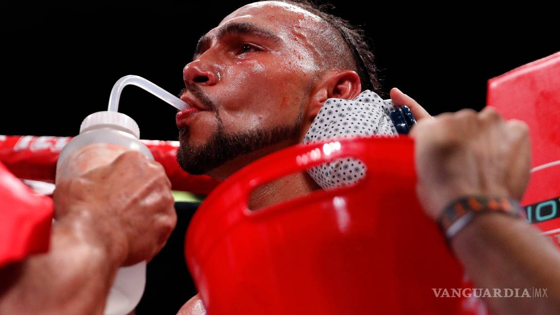 $!Manny Pacquiao gana a Keith Thurman en Las Vegas y rinde homenaje a 'Cleto Reyes'