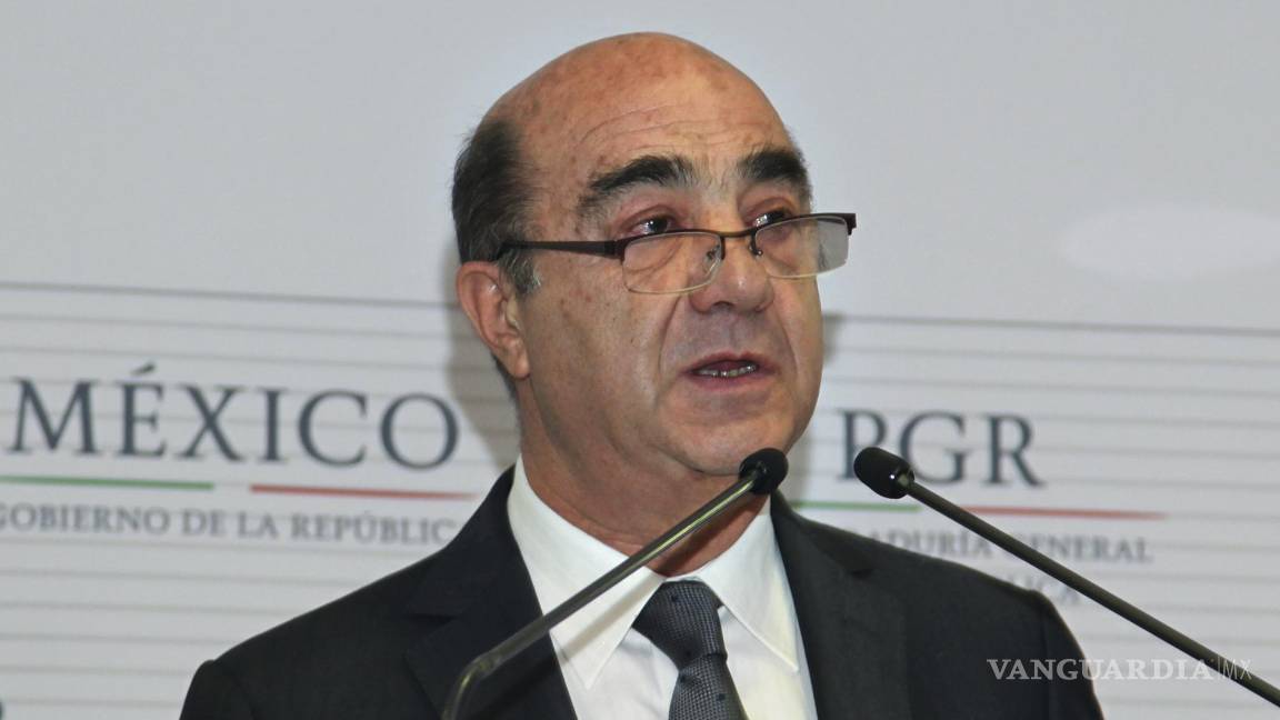 $!El procurador general de México, Jesús Murillo Karam, ofrece una conferencia de prensa el 7 de diciembre de 2014 en la Ciudad de México.