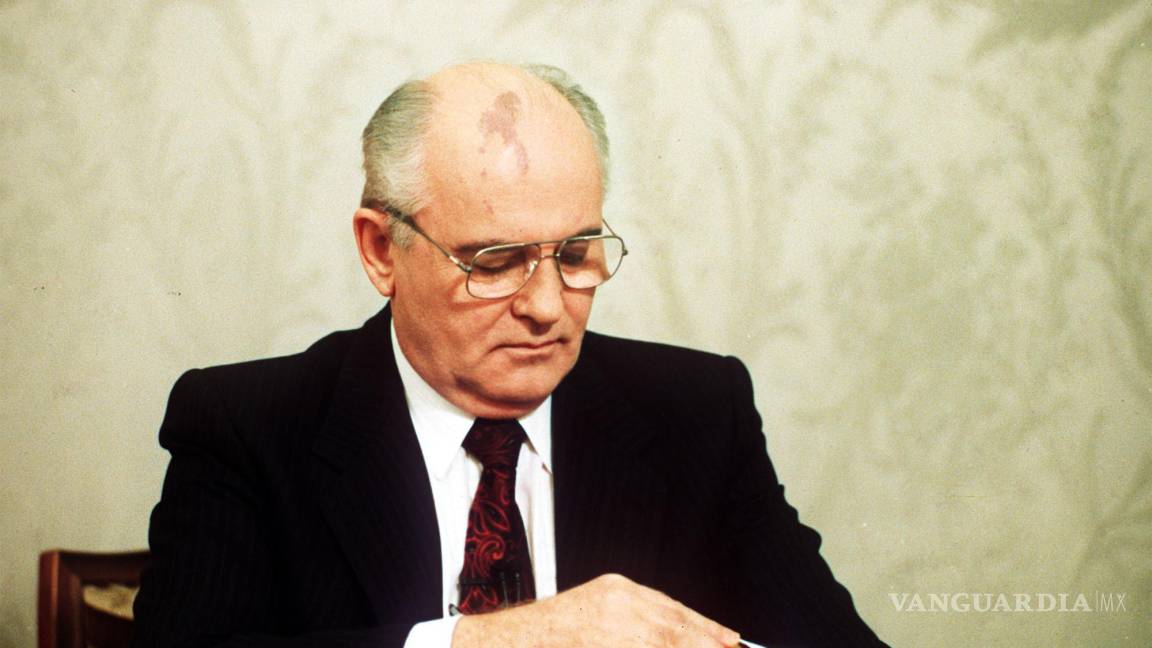 $!El líder soviético Mijaíl Gorbachov antes de dar su discurso de renuncia en el Kremlin el 15 de diciembre de 1991, en Moscú. Gorbachov falleció el 30 de agosto de 2022 en un hospital de la capital rusa a la edad de 91 años. (AP Foto/Liu Heung Shing, File)
