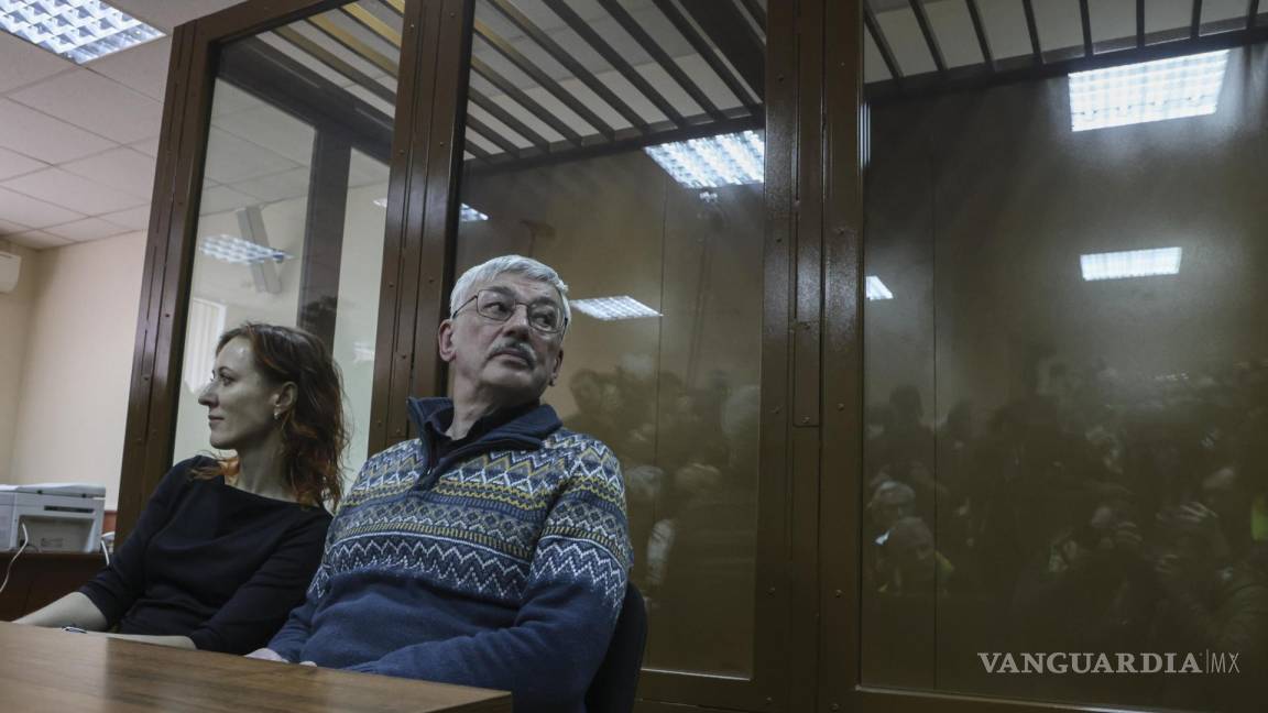 Oleg Orlov, ganador del premio Nobel de Paz en 2022 es condenado a más de 2 años de cárcel en Rusia
