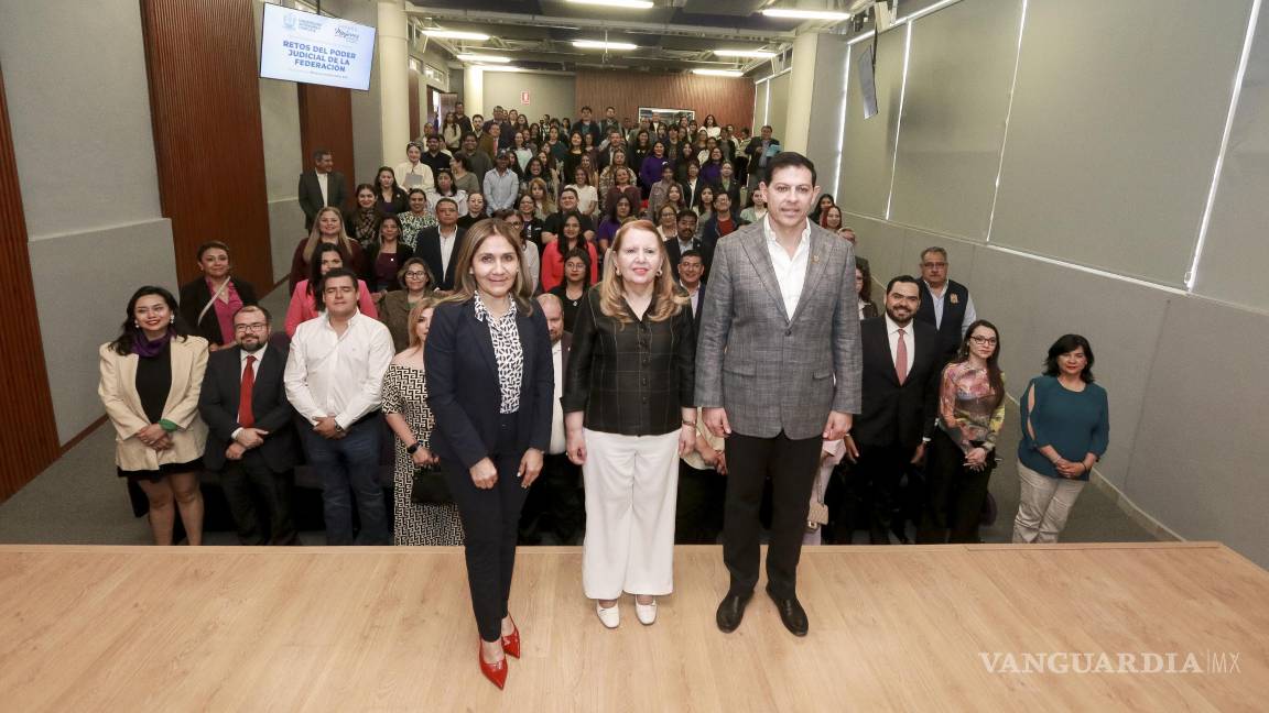 Ministra Loretta Ortiz imparte conferencia en la UAdeC sobre los retos del Poder Judicial