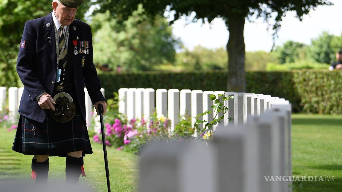 $!Minuto de silencio por los soldados caídos en Normandía