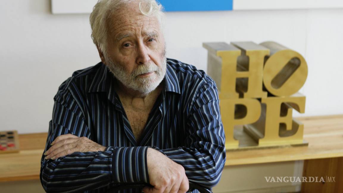 Robert Indiana, creador de las populares esculturas LOVE, fallece a los 89 años