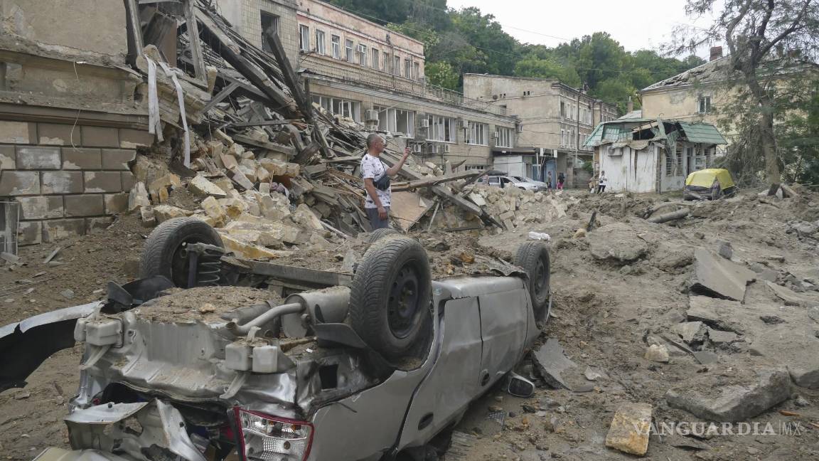 $!Las explosiones de madrugada formaban parte de una ofensiva que ha dañado infraestructura portuaria crucial en el sur de Ucrania.