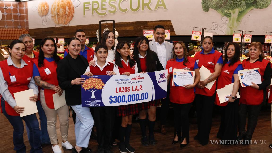 $!Representantes de Lazos I.A.P. recibieron un donativo de 300 mil pesos del programa de redondeo de Alsuper, recursos que se destinarán a fortalecer su modelo educativo en escuelas primarias de Saltillo.