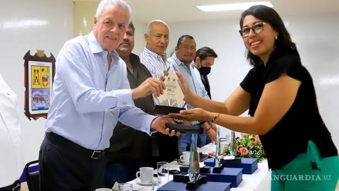 Autoridad municipal de Torreón reconoce trayectoria del personal sindicalizado