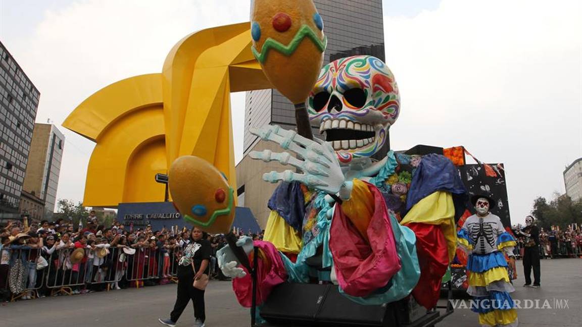 $!Los muertos toman calles de la Ciudad de México en un macrodesfile (fotos)