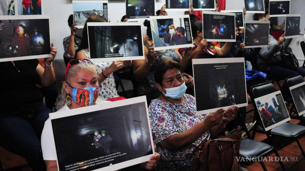 $!25 de mayo 2021. Viudas de los mineros muestran imágenes de las irregularidades que había dentro de la mina.