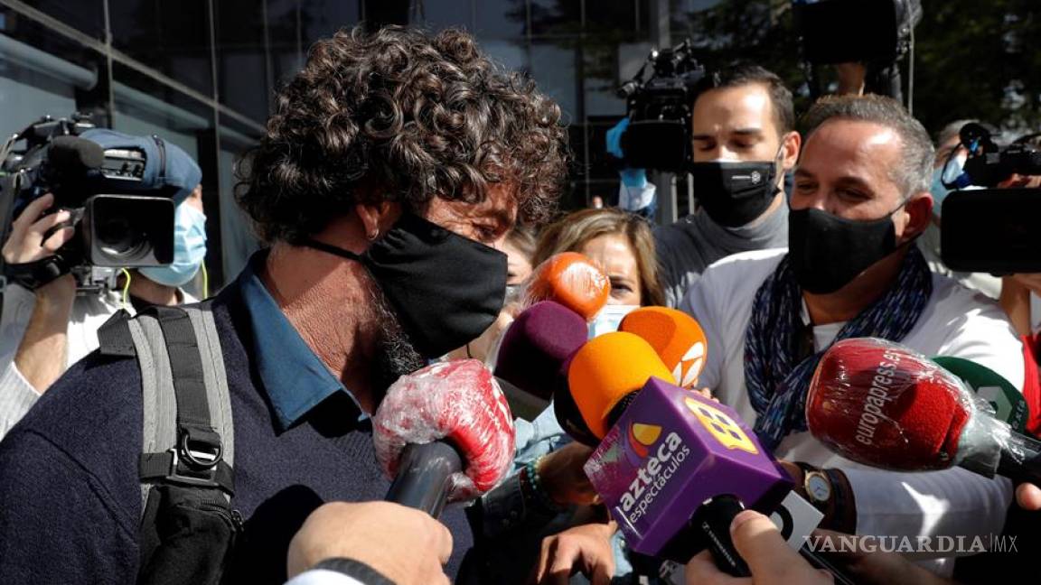 Miguel Bosé y Nacho Palau pelean en un tribunal de Madrid para saber quién se queda con sus hijos