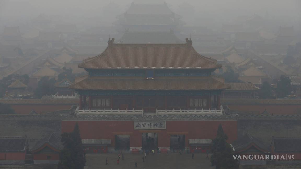 $!Pekín toma medidas contra alerta roja por densa nube de smog