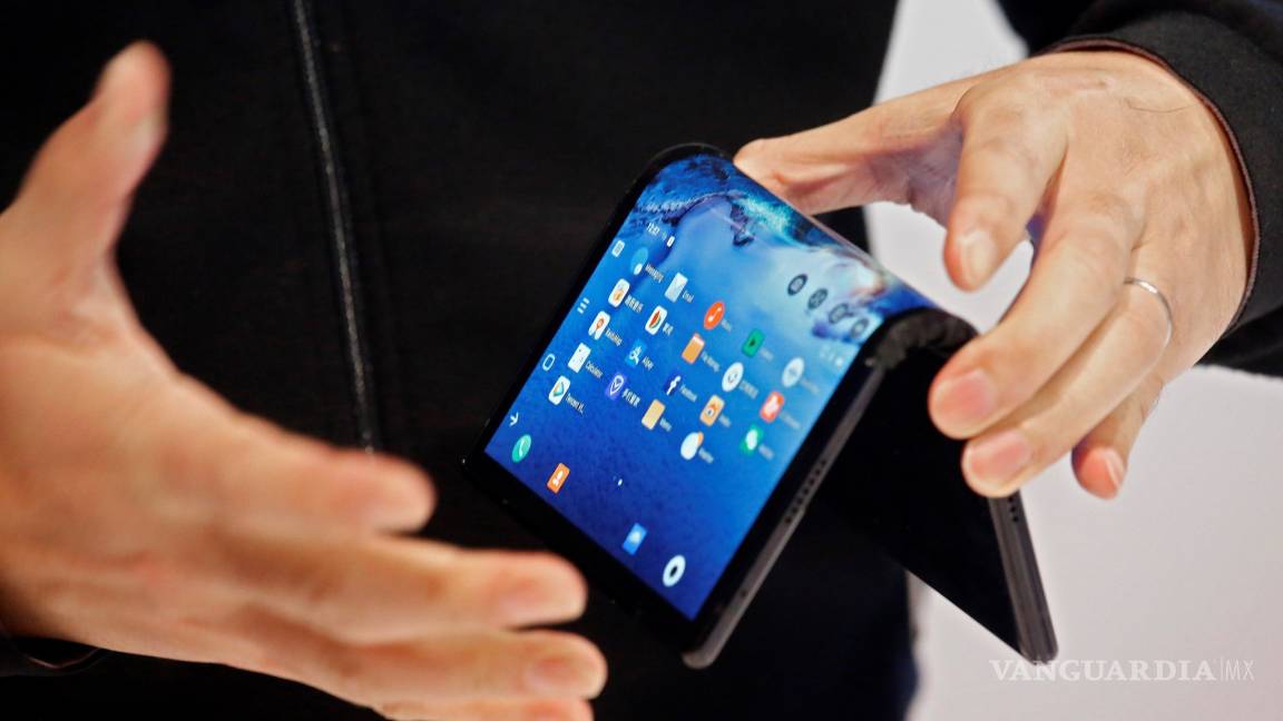 FlexPai, el primer teléfono inteligente con pantalla plegable del mundo es presentado en el CES 2019