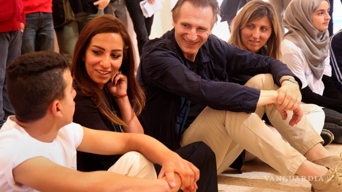$!Liam Neeson visita a refugiados sirios en Jordania