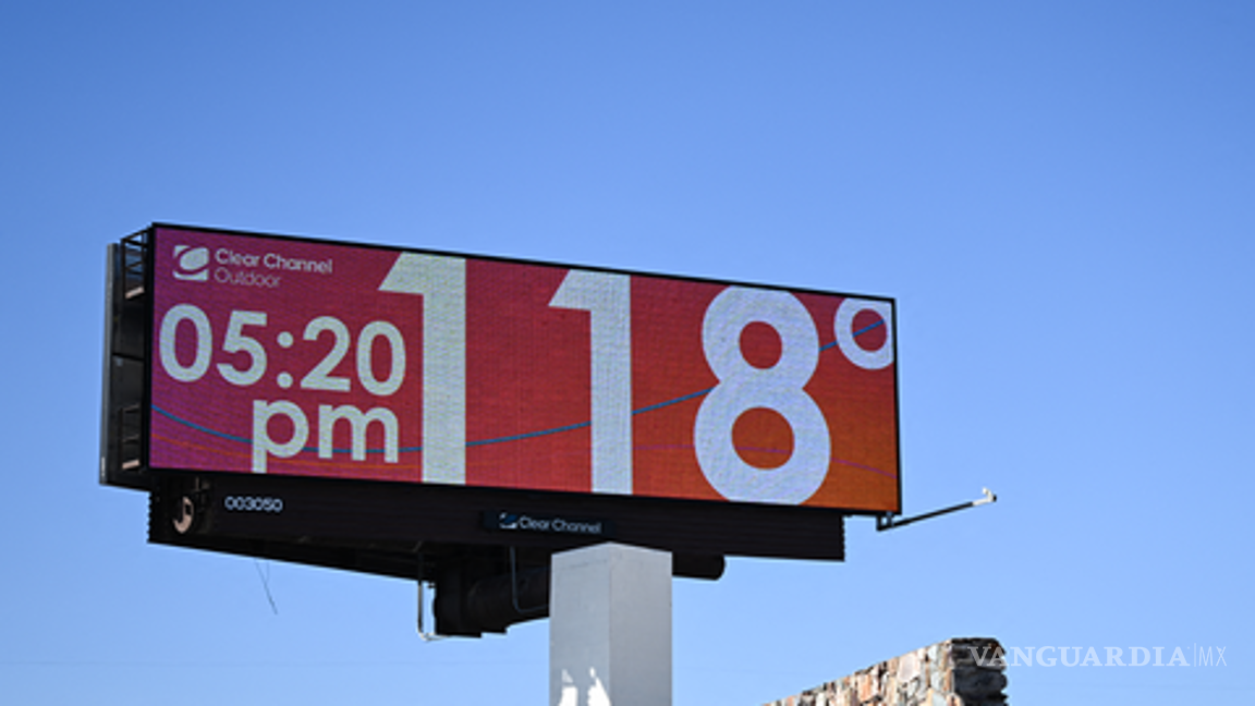 $!El calor era especialmente brutal e insoportable en el vasto campamento de personas sin hogar en el centro de Phoenix
