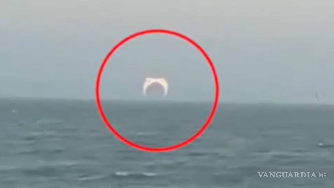 ¿El fin del mundo? Captan extraña figura luminosa en mar de Rusia