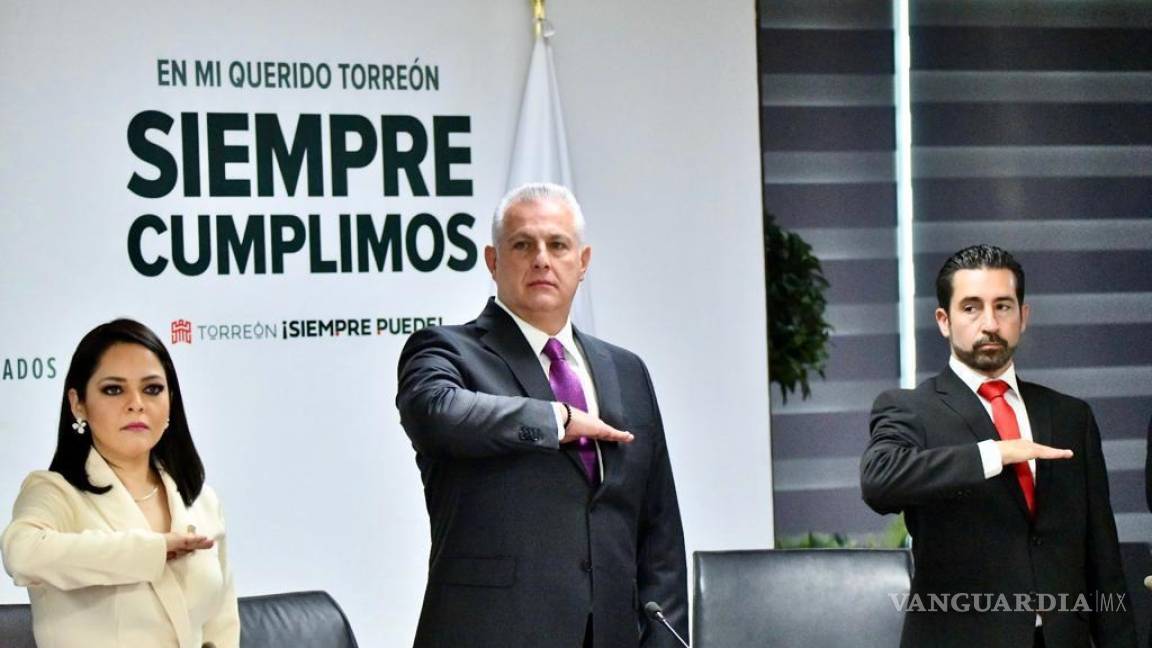 Román Alberto Cepeda entrega primer informe de resultados al Cabildo de Torreón