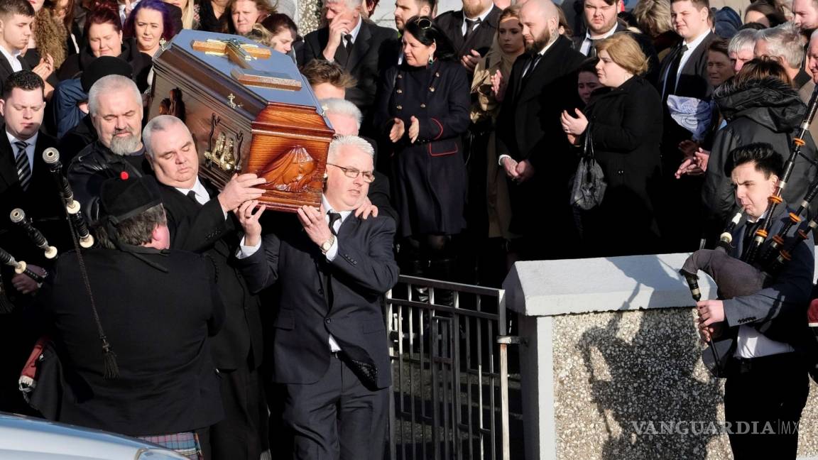 Distintiva voz de Dolores O'Riordan pone música a su funeral en Limerick