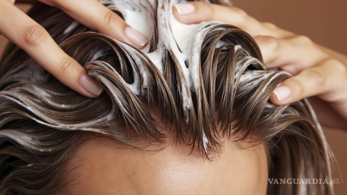 $!La incorporación de azúcar en el shampoo ha captado la atención de quienes buscan eliminar residuos acumulados.