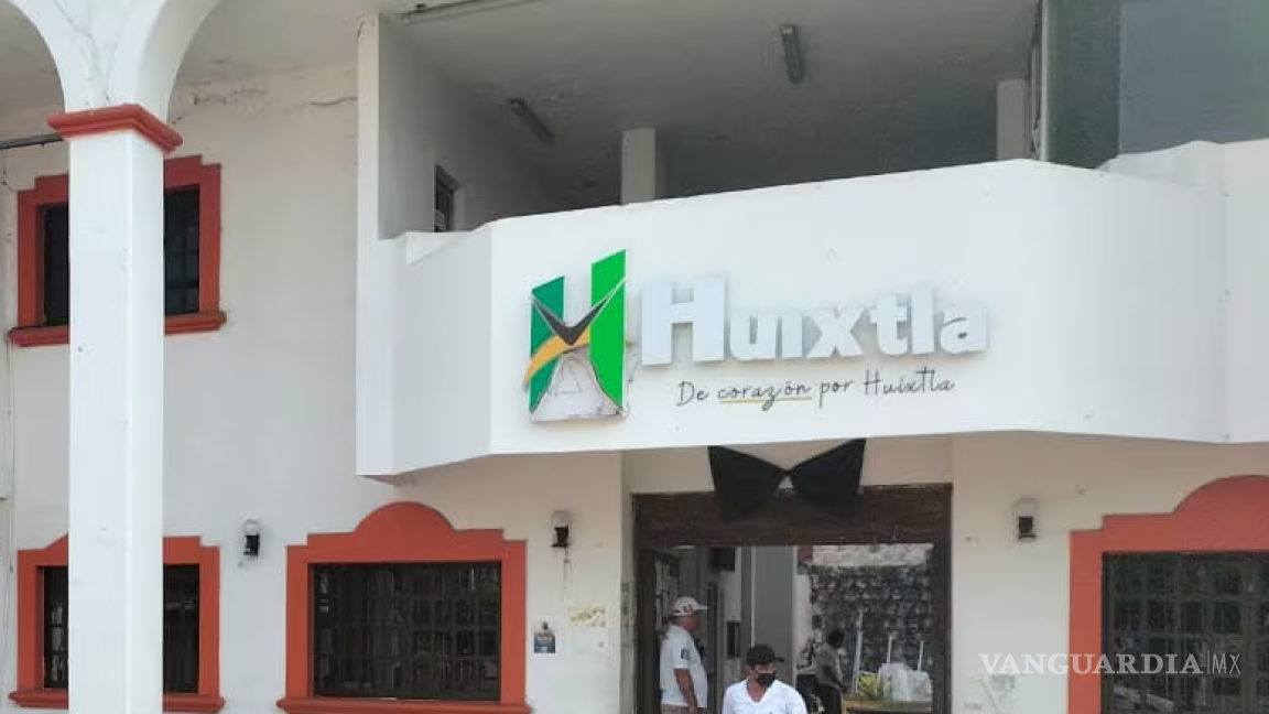 Atrapados haciendo ‘horas extras’, evidencian en video a empleados del Ayuntamiento de Huixtla teniendo relaciones