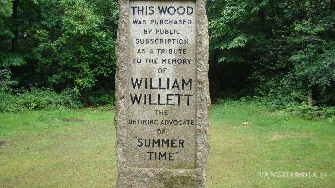 $!100 años cambiando la hora