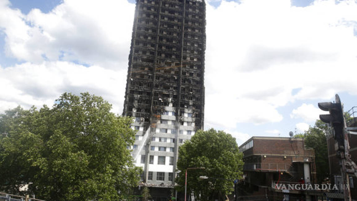 Ya son 17 los muertos por incendio en torre de departamentos en Londres