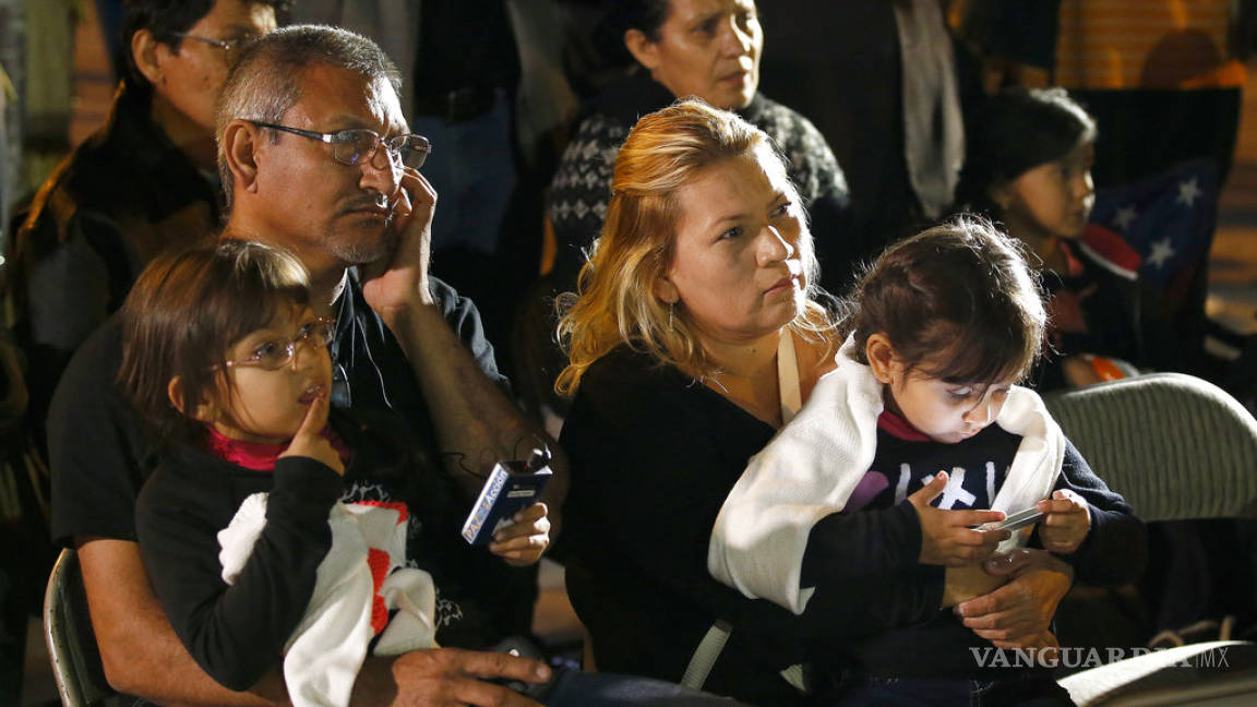 $!Obama también enfrentó ola de familias migrantes