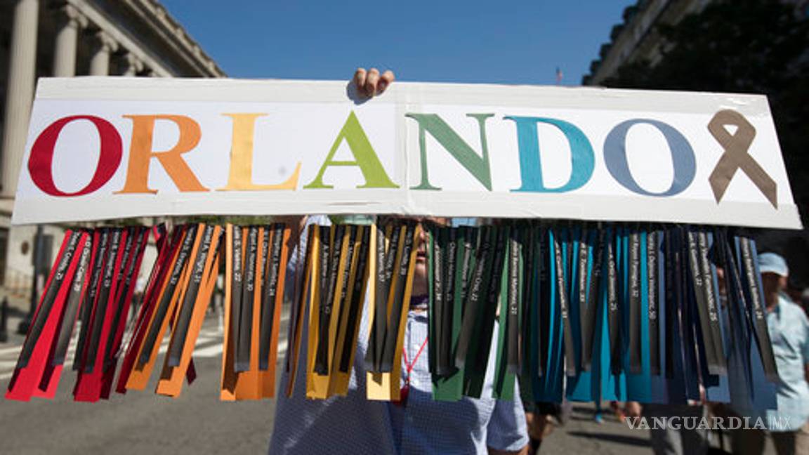 $!Miles marchan por orgullo gay en EU, preocupados por Trump