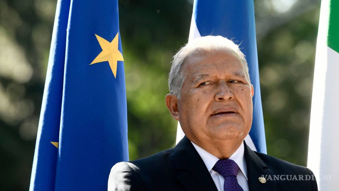 Formulan cargos a expresidente de El Salvador