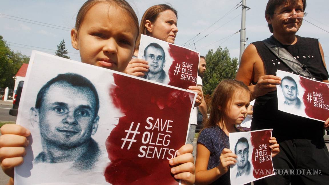 Cineasta ucraniano Oleg Sentsov cumple 100 días de huelga de hambre en cárcel rusa