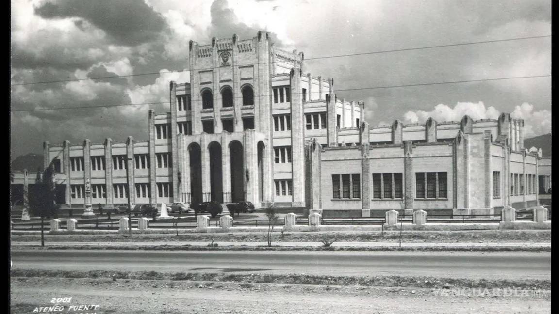 $!El Ateneo Fuente, joya arquitectónica de los años 30, ha sido cuna de generaciones de estudiantes en la capital coahuilense.