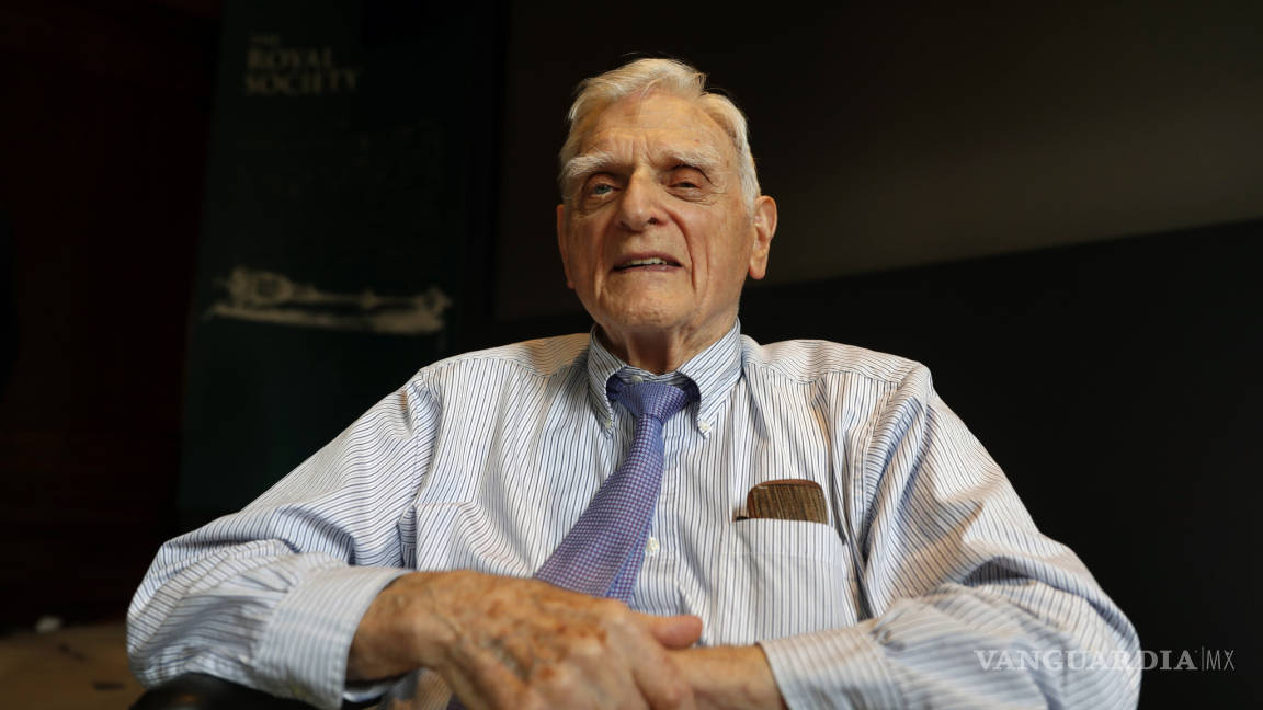 John Goodenough, a sus 97 años, es el nobel más longevo en activo