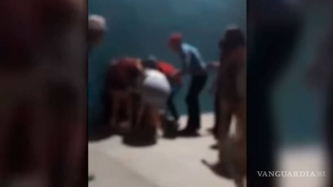 Grupo armado encabezado por mujer ejecuta a dos sujetos en bar de Chihuahua