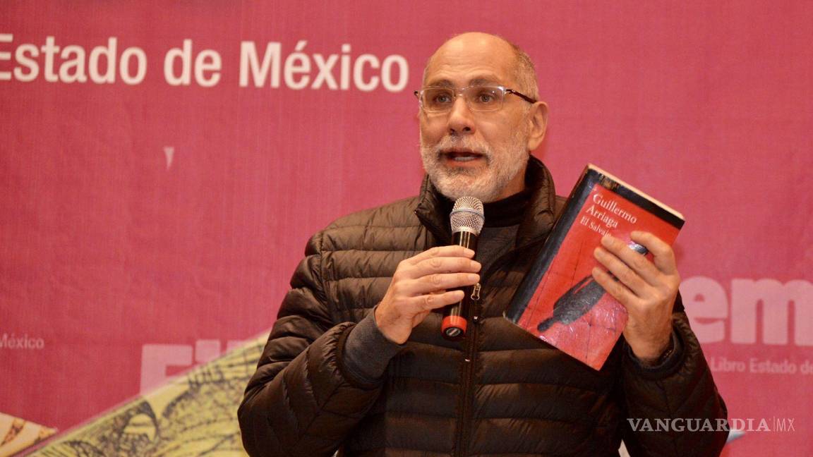 $!Imagen del 01 de octubre de 2018.-El escritor y cineasta mexicano Guillermo Arriaga, presentó su libro “El Salvaje” como parte de las actividades de la Feria Internacional del Libro del Estado de México, en donde compartió varias experiencias con el público asistente. Cuartoscuro/Artemio Guerra